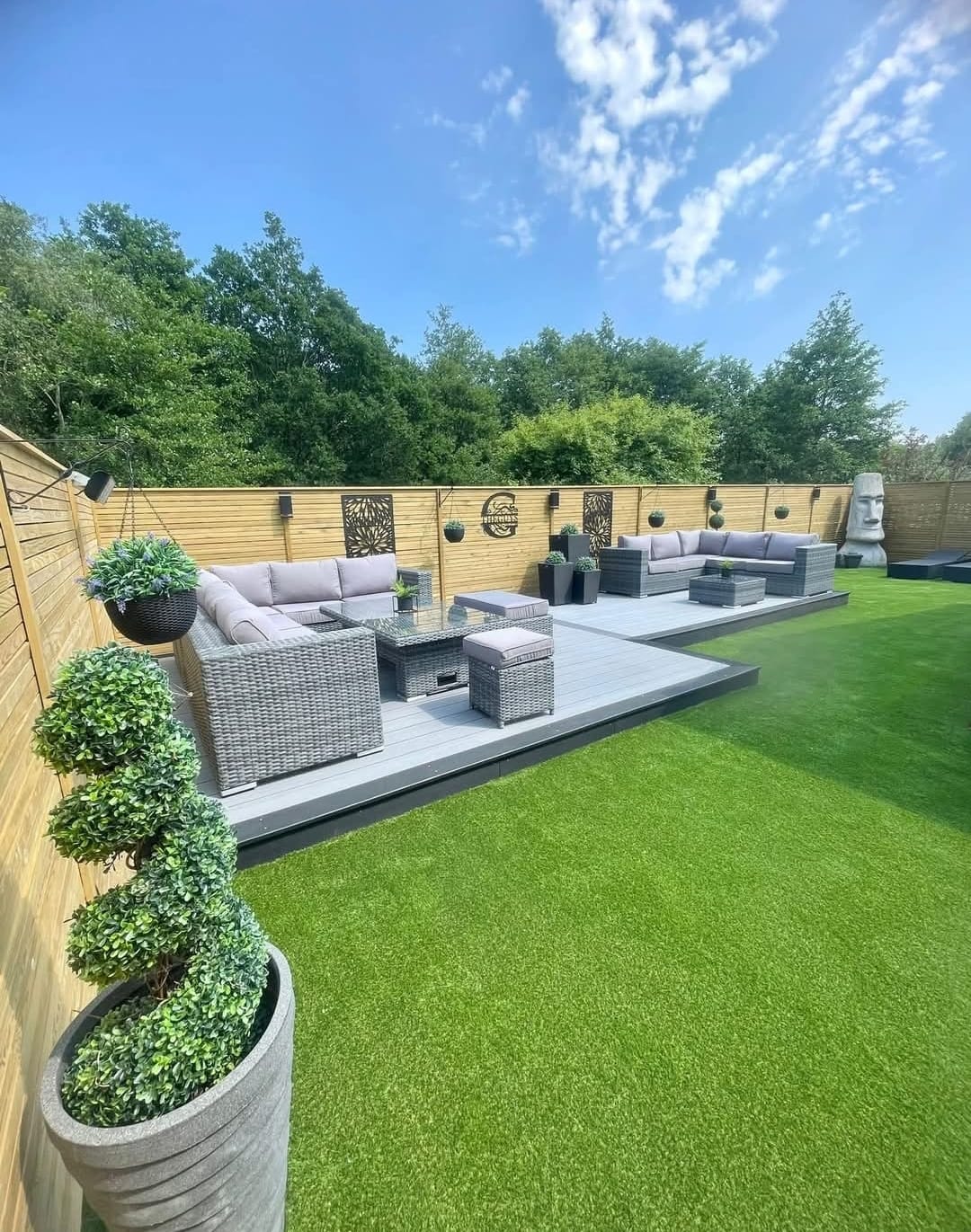 Modern garden with composite decking, artificial lawn and fencing