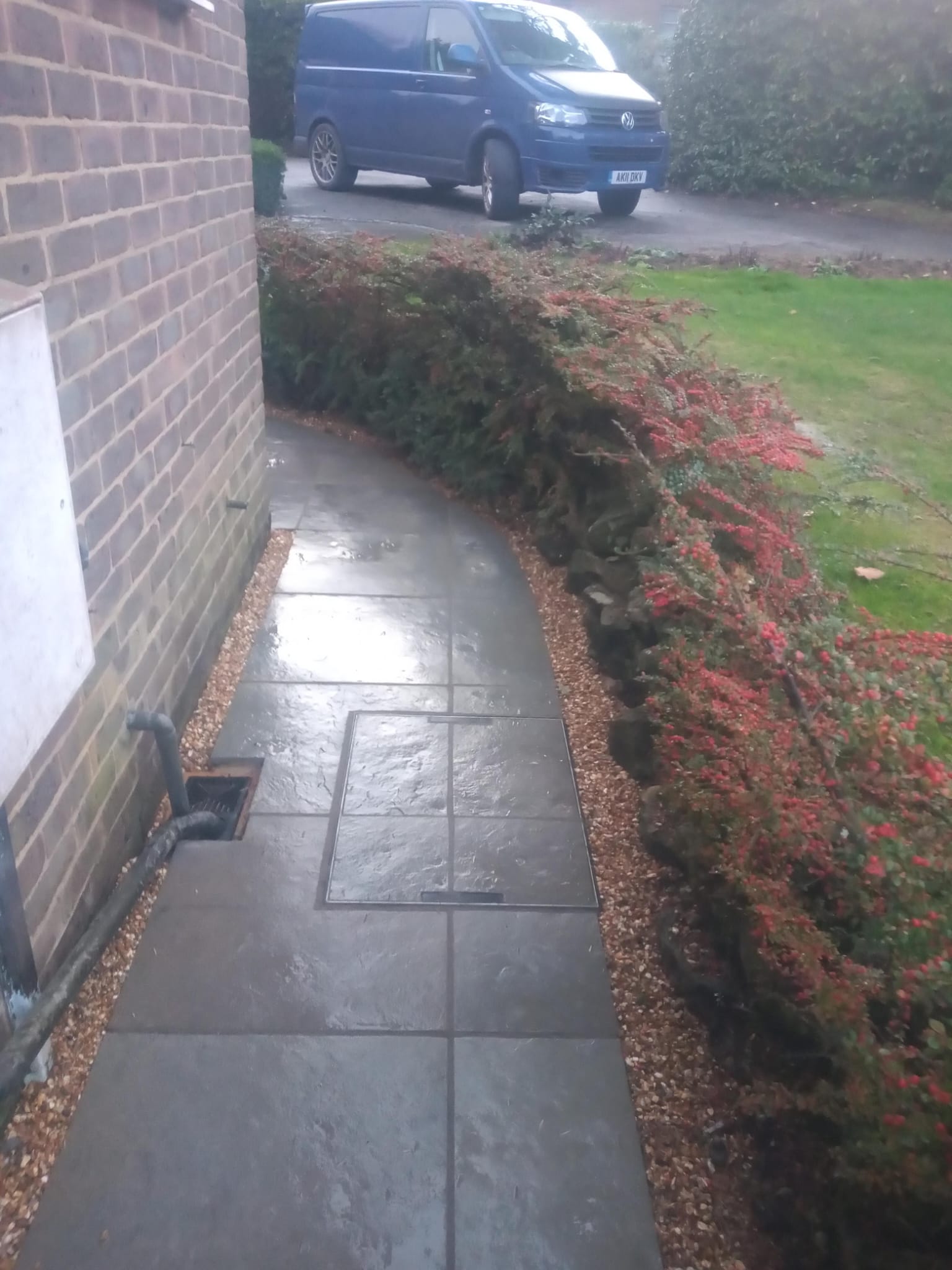 Side pathway with slate paving and gravel border